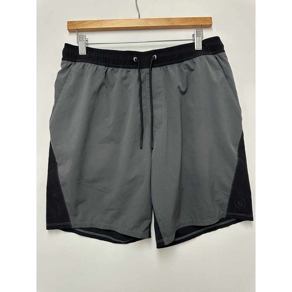 Vuori Kore Shorts Men Medium Gray Activewear Performance Gym 7" V330